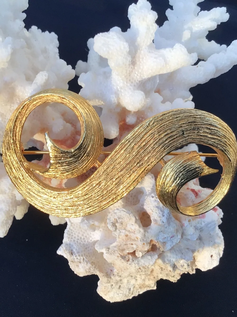 Vintage Large Textured Swirl S Brooch Pin Gold-tone metal B.S.K.